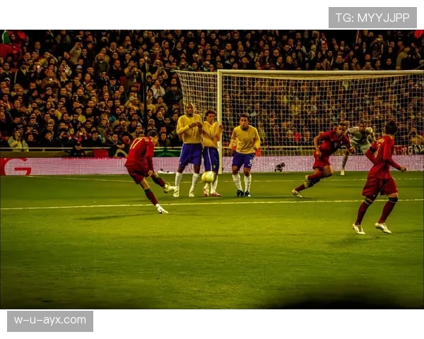 C罗任意球判罚引发争议，裁判公正性与球员状态成球迷焦点